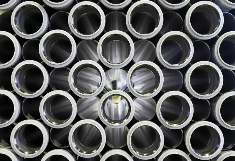 Stainless_Steel_Seamless_Pipe_and_Tube-commons-wikimedia.webp